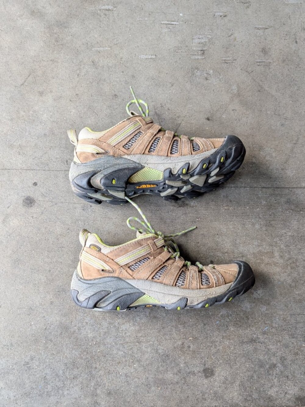 Keen Women's Voyageur Brown Green Hiking Shoes Gorpcore Adventure size 7.5 - Picture 9 of 13
